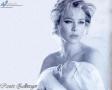 background: Ren�e Zellweger